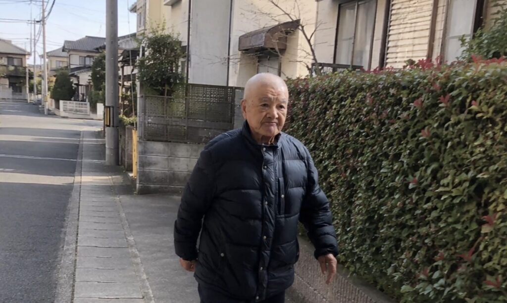 高萩 政雄さんが歩いている画像